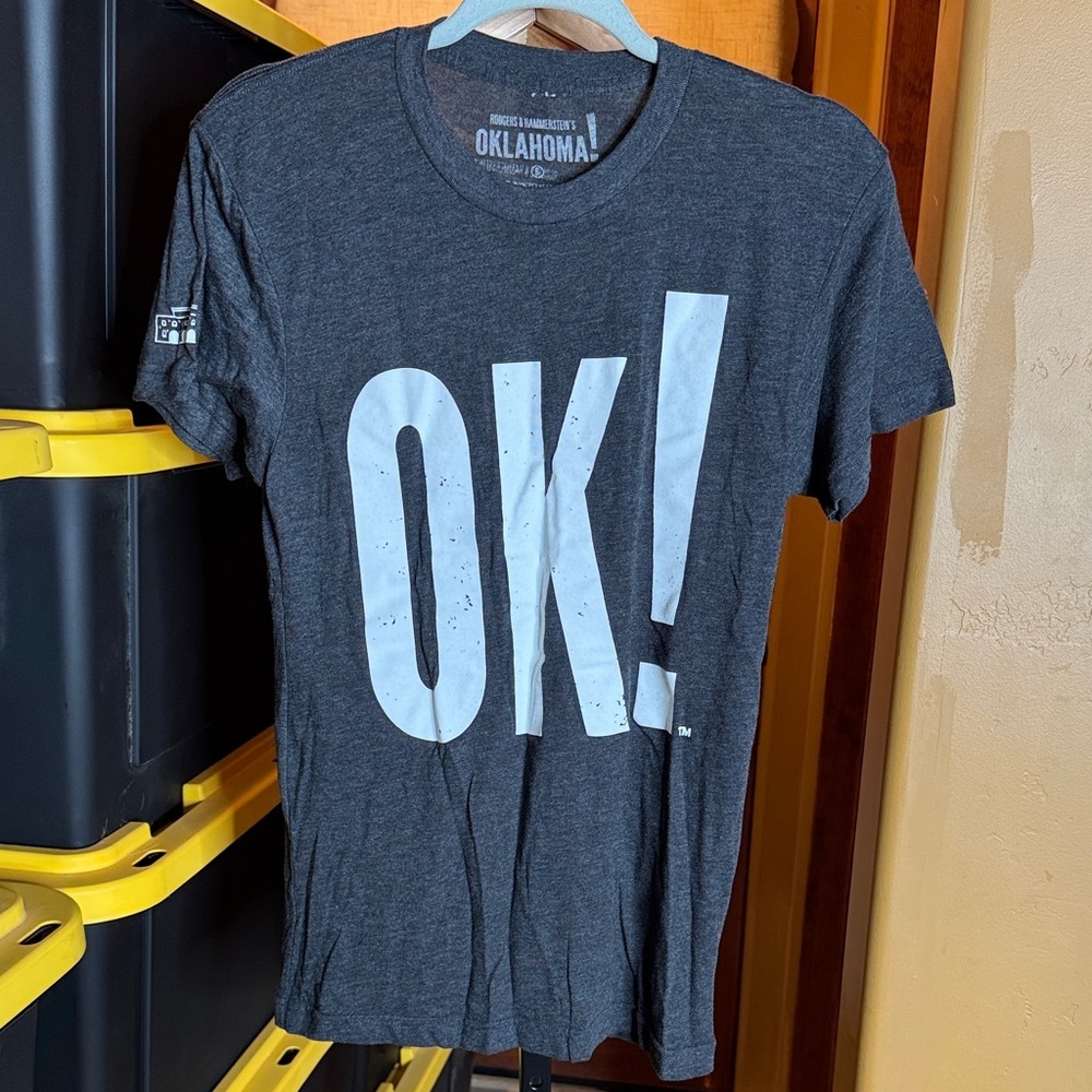 Rodger’s & Hammerstein Oklahoma OK! Gray Graphic T-Shirt Size Small